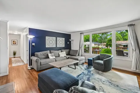 1810 North Ridge Avenue Arlington Heights IL 60004