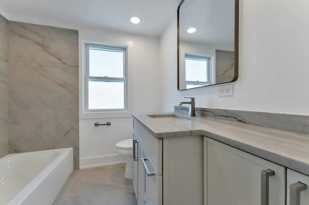 2825 West 84th Place Chicago IL 60652