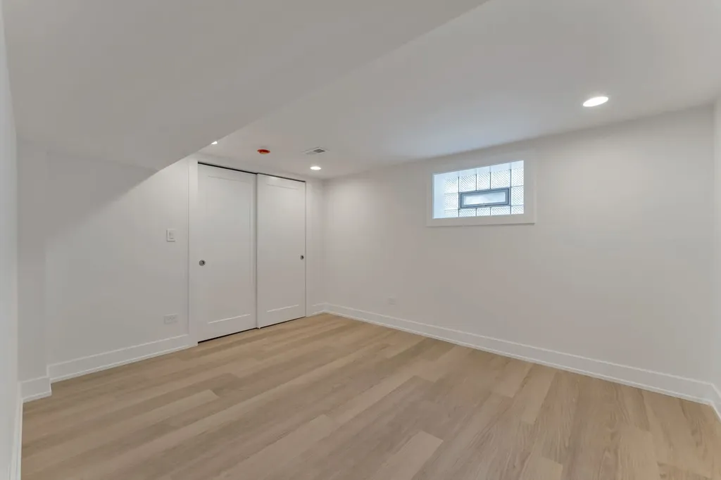 2825 West 84th Place Chicago IL 60652