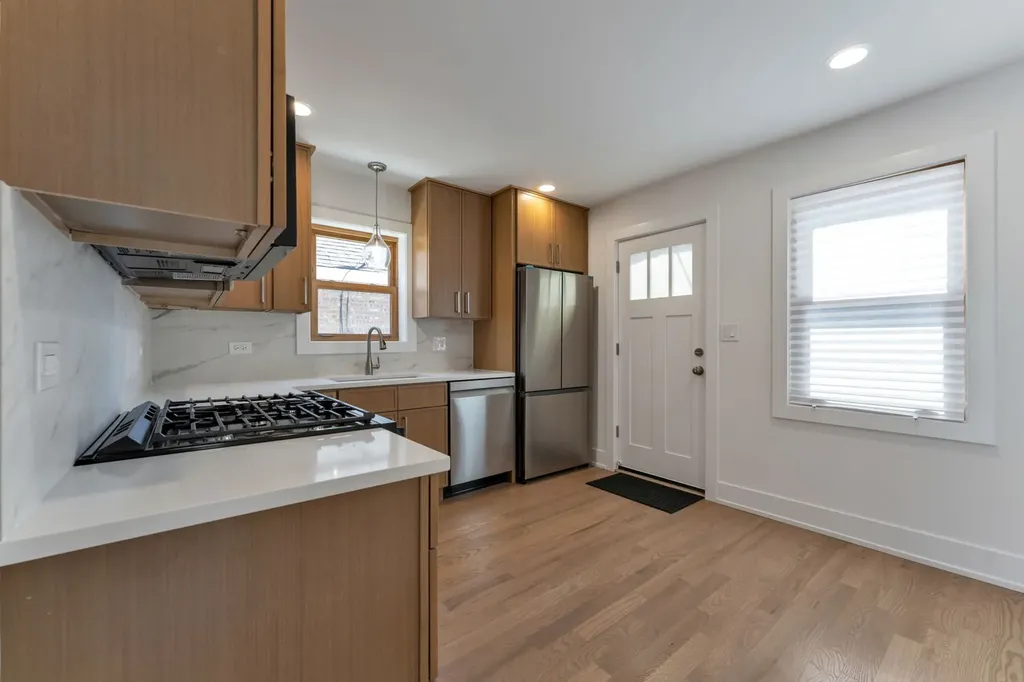 2825 West 84th Place Chicago IL 60652