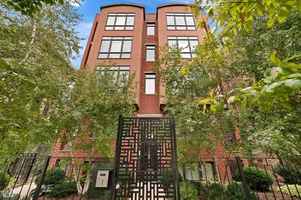 4417 South Indiana Avenue Chicago IL 60653