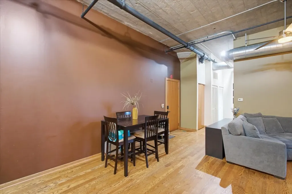 3963 West Belmont Avenue Chicago IL 60618