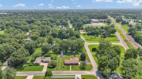 102 Sharon Drive Mahomet IL 61853