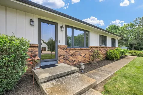 102 Sharon Drive Mahomet IL 61853