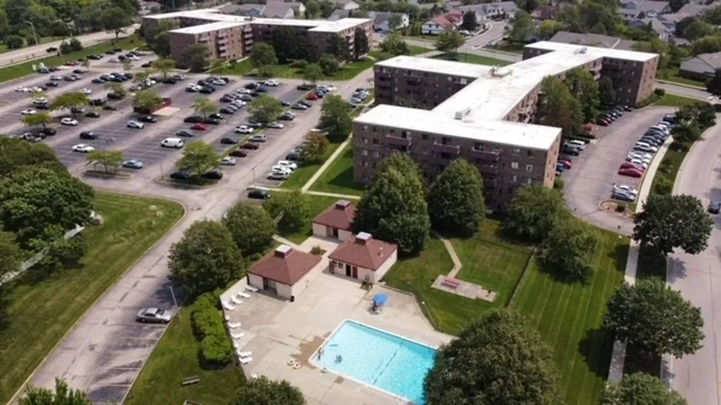 1460 Fairlane Drive Schaumburg IL 60193