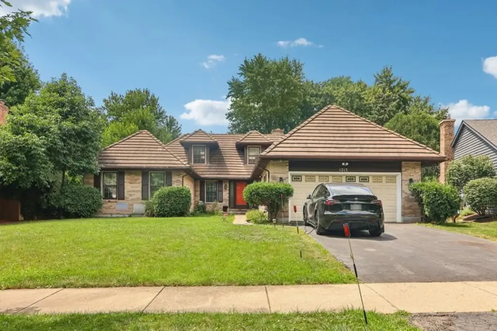 1213 Johnson Drive Naperville IL 60540