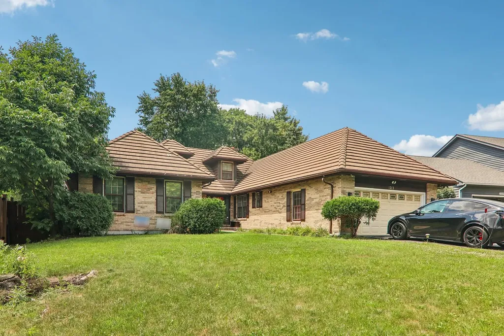 1213 Johnson Drive Naperville IL 60540