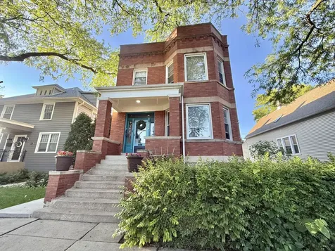 5834 West Dakin Street Chicago IL 60634