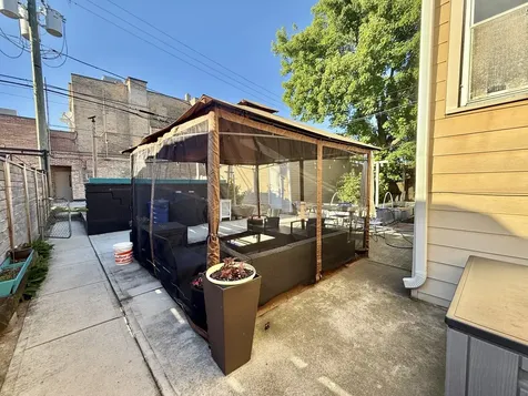 5834 West Dakin Street Chicago IL 60634
