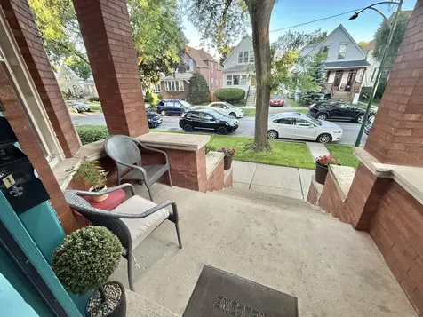 5834 West Dakin Street Chicago IL 60634