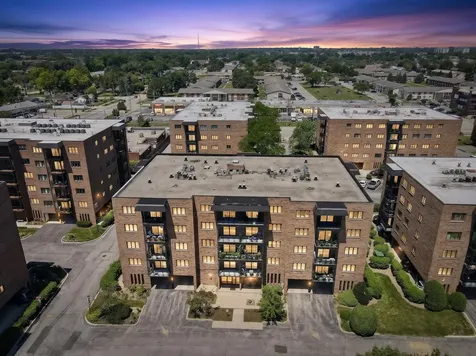 9374 Landings Street Des Plaines IL 60016