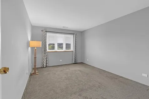 9374 Landings Street Des Plaines IL 60016
