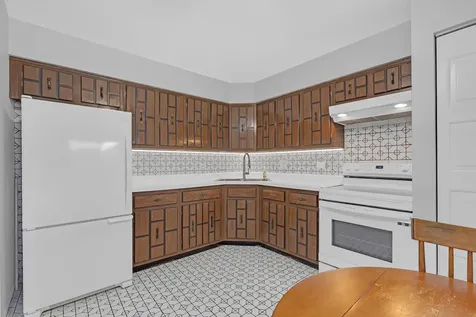 9374 Landings Street Des Plaines IL 60016