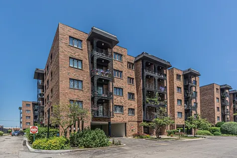 9374 Landings Street Des Plaines IL 60016