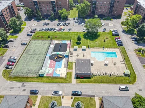 9374 Landings Street Des Plaines IL 60016