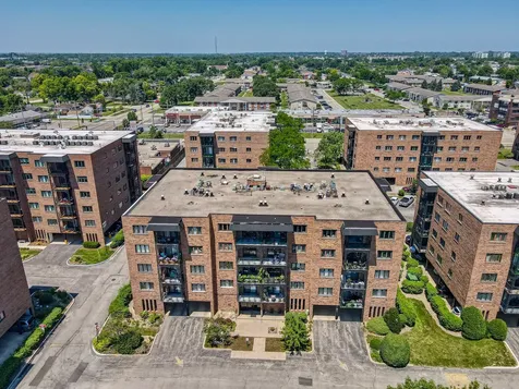 9374 Landings Street Des Plaines IL 60016