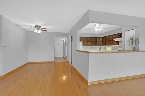 9374 Landings Street Des Plaines IL 60016