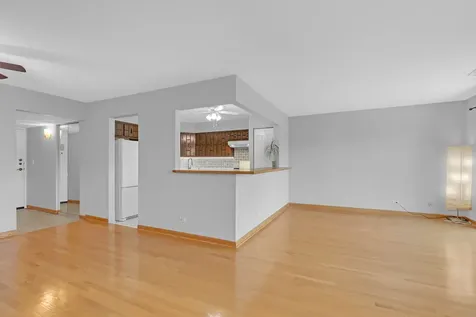 9374 Landings Street Des Plaines IL 60016