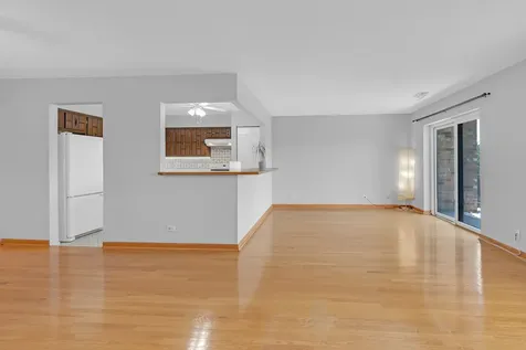 9374 Landings Street Des Plaines IL 60016