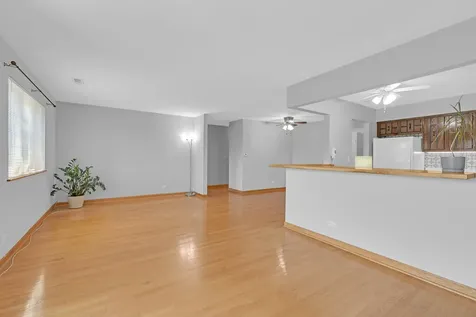 9374 Landings Street Des Plaines IL 60016