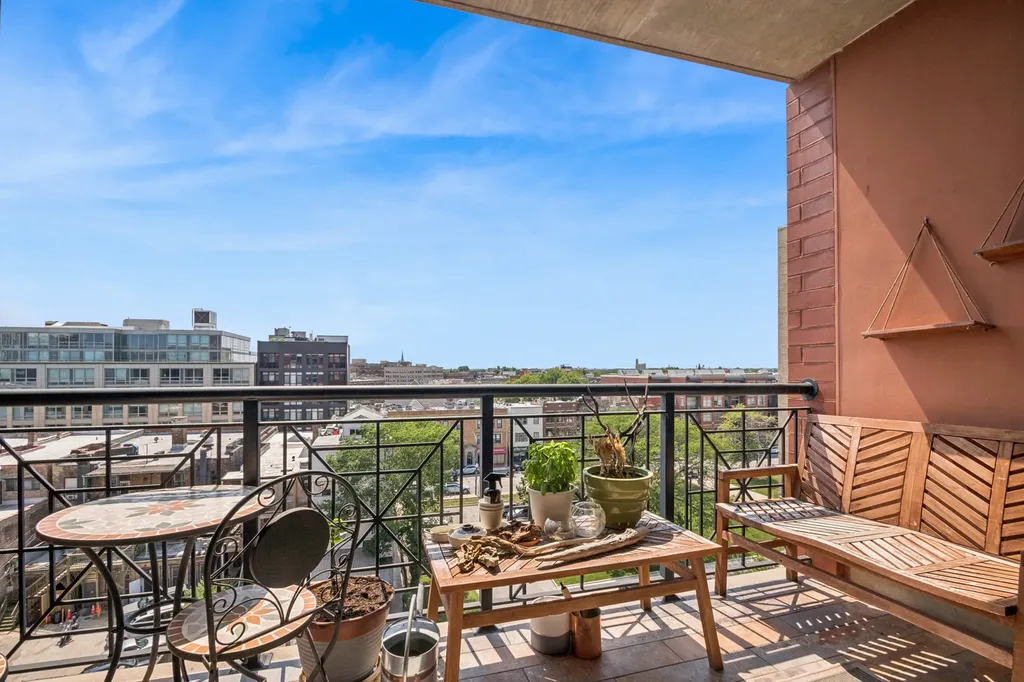 3232 North Halsted Street Chicago IL 60657