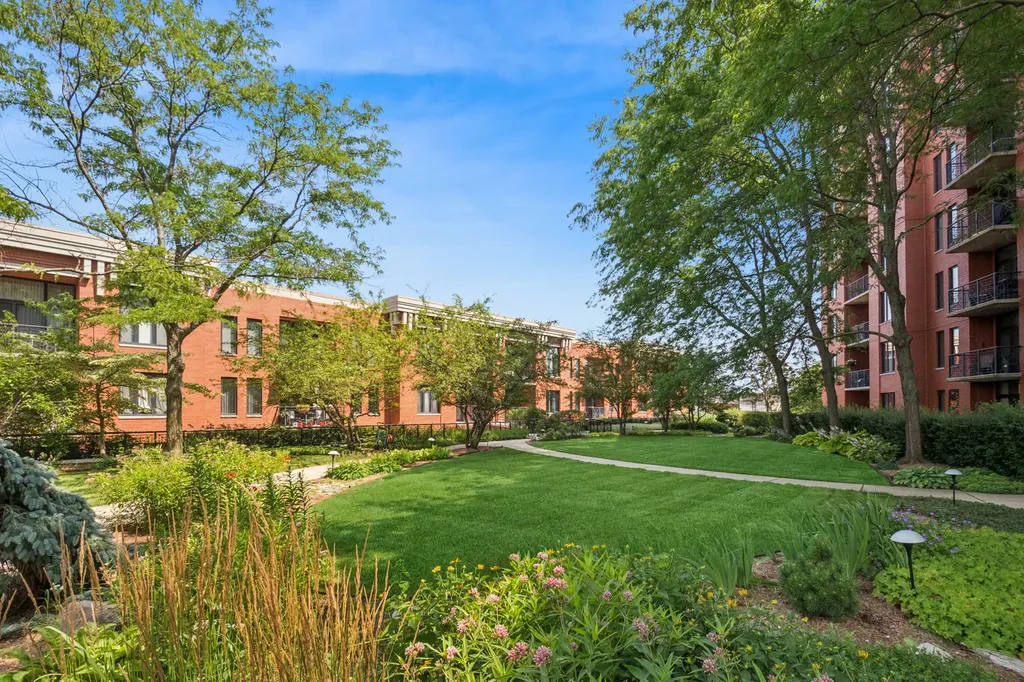 3232 North Halsted Street Chicago IL 60657