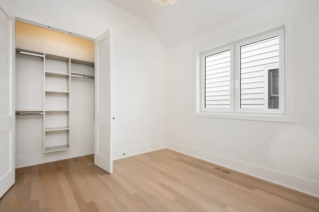 2228 North Southport Avenue Chicago IL 60614