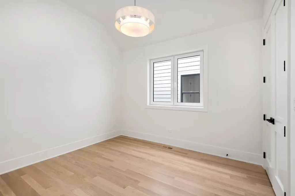 2228 North Southport Avenue Chicago IL 60614