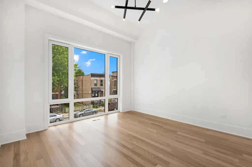 2228 North Southport Avenue Chicago IL 60614