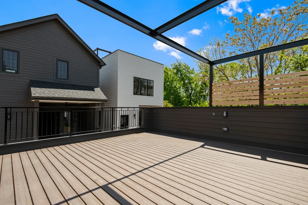 2228 North Southport Avenue Chicago IL 60614