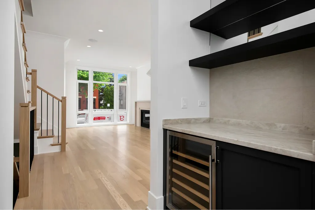 2228 North Southport Avenue Chicago IL 60614
