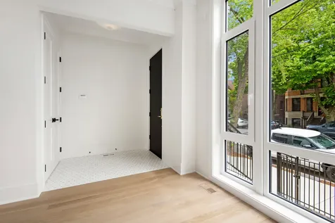 2228 North Southport Avenue Chicago IL 60614