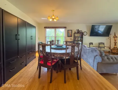 1100 South Cherrywood Drive S Mount Prospect IL 60056