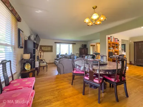 1100 South Cherrywood Drive S Mount Prospect IL 60056