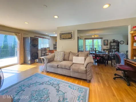 1100 South Cherrywood Drive S Mount Prospect IL 60056