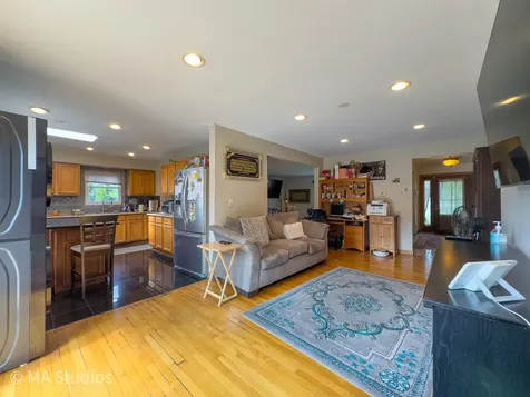 1100 South Cherrywood Drive S Mount Prospect IL 60056