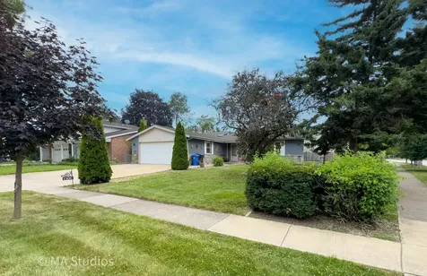 1100 South Cherrywood Drive S Mount Prospect IL 60056