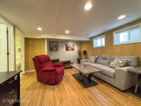 1100 South Cherrywood Drive S Mount Prospect IL 60056