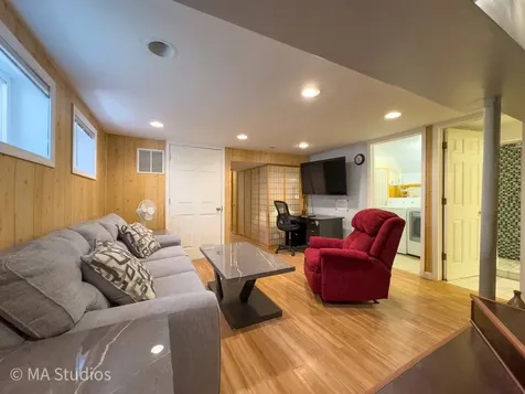 1100 South Cherrywood Drive S Mount Prospect IL 60056