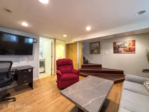 1100 South Cherrywood Drive S Mount Prospect IL 60056