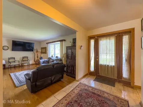 1100 South Cherrywood Drive S Mount Prospect IL 60056