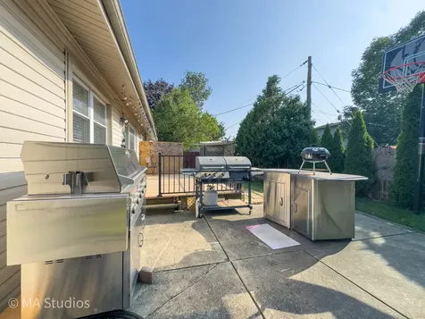 1100 South Cherrywood Drive S Mount Prospect IL 60056