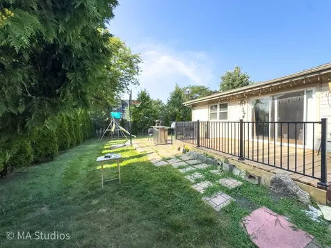 1100 South Cherrywood Drive S Mount Prospect IL 60056
