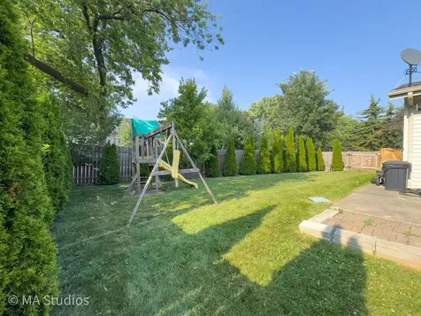 1100 South Cherrywood Drive S Mount Prospect IL 60056