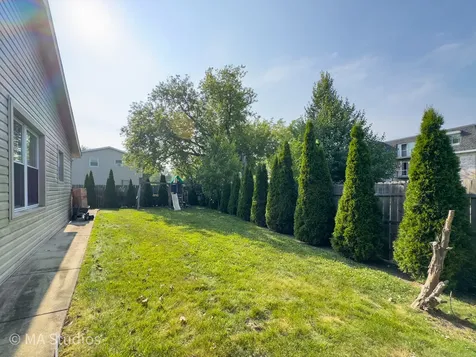 1100 South Cherrywood Drive S Mount Prospect IL 60056