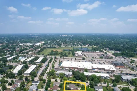 1100 South Cherrywood Drive S Mount Prospect IL 60056