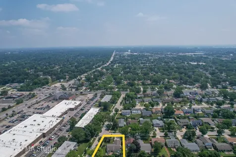1100 South Cherrywood Drive S Mount Prospect IL 60056