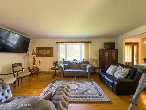 1100 South Cherrywood Drive S Mount Prospect IL 60056