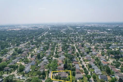 1100 South Cherrywood Drive S Mount Prospect IL 60056