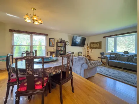 1100 South Cherrywood Drive S Mount Prospect IL 60056